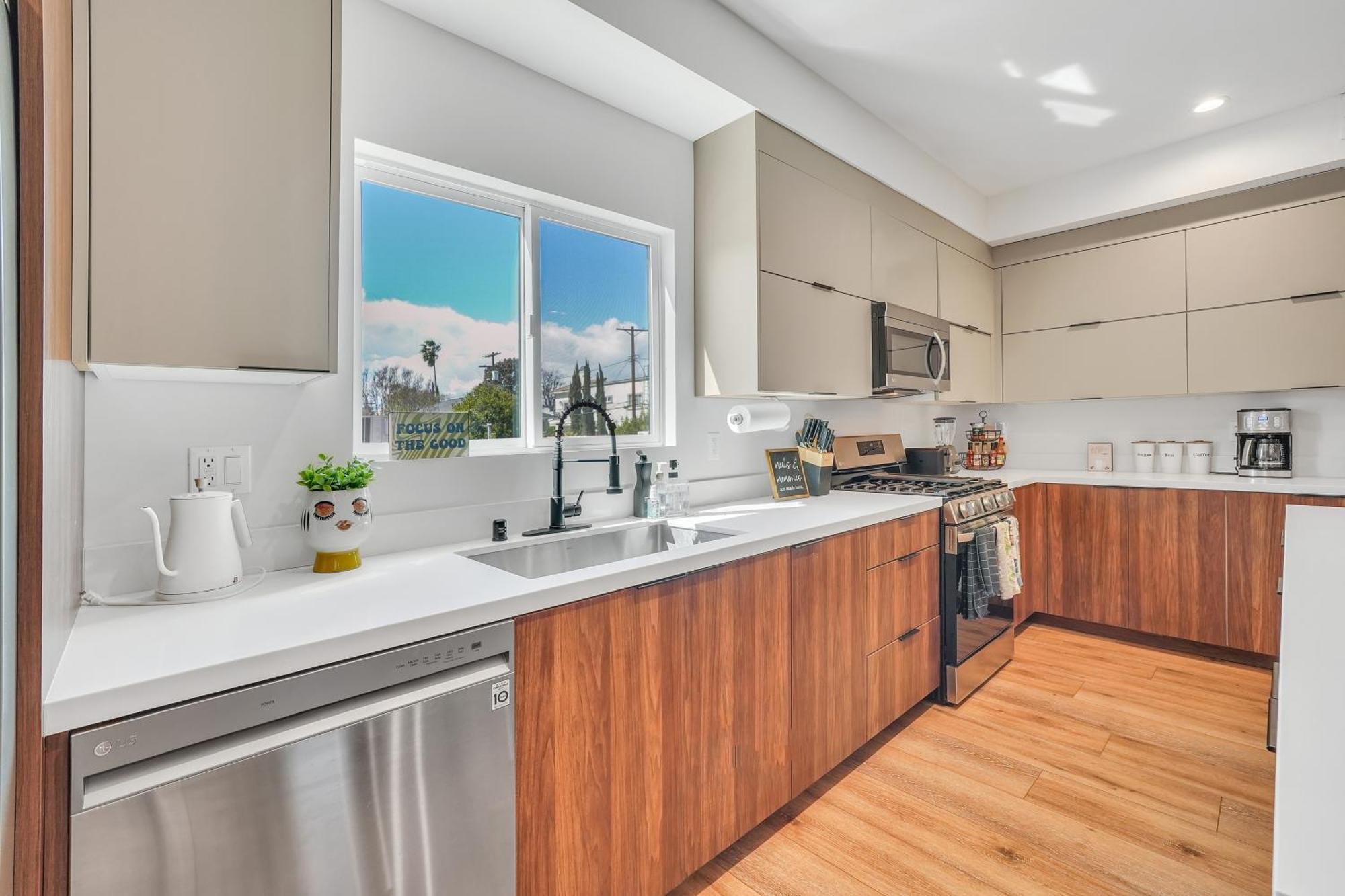 Luxurious Townhome W/3 Master Suites Gated Parking Los Angeles Eksteriør bilde